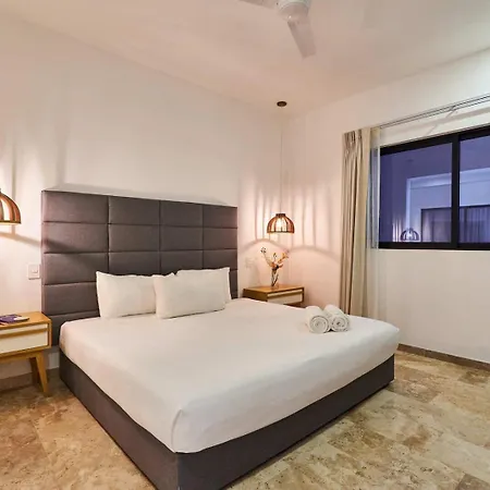 Apartment Chic In With Private Balcony Pool Shared Lounge Area & Gym