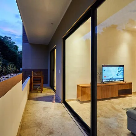 Chic In With Private Balcony Pool Shared Lounge Area & Gym Apartment *