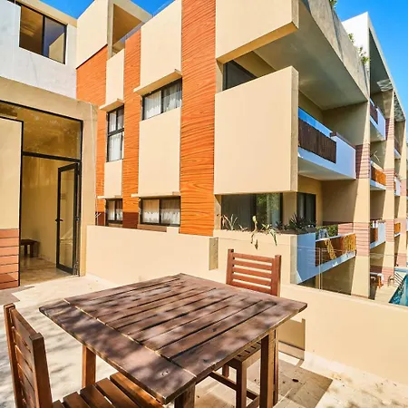 Apartment Chic In With Private Balcony Pool Shared Lounge Area & Gym