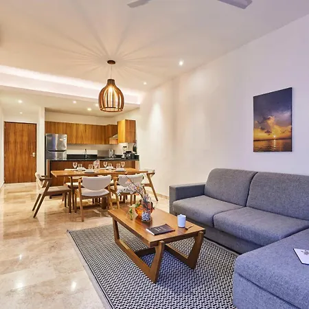 Chic In With Private Balcony Pool Shared Lounge Area & Gym Apartment *