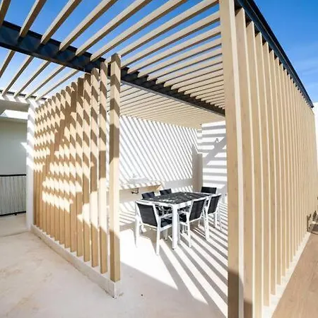 Apartment Sanctuary Amazing 3br Ph Private Pool *