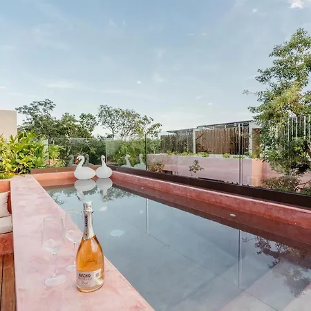 Primrose Jungle Paradise Villa, 3brd, Island Shower, 2 Private Pools, Gourmet Dining & 24hr Security Villa *