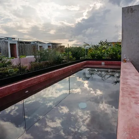 Primrose Jungle Paradise Villa, 3brd, Island Shower, 2 Private Pools, Gourmet Dining & 24hr Security