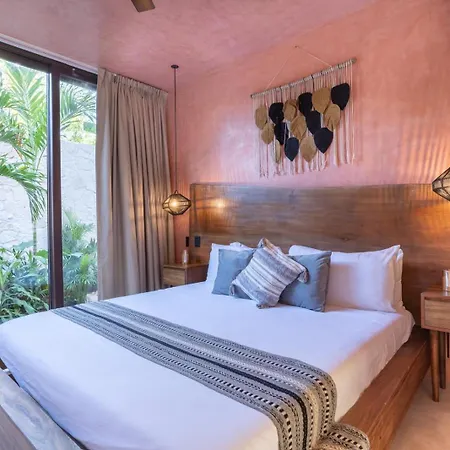 Primrose Jungle Paradise Villa, 3brd, Island Shower, 2 Private Pools, Gourmet Dining & 24hr Security Villa