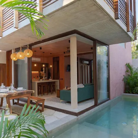 Villa Primrose Jungle Paradise Villa, 3brd, Island Shower, 2 Private Pools, Gourmet Dining & 24hr Security