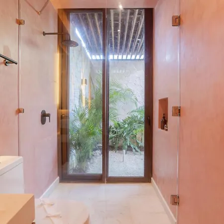 Primrose Jungle Paradise Villa, 3brd, Island Shower, 2 Private Pools, Gourmet Dining & 24hr Security Villa Tulum