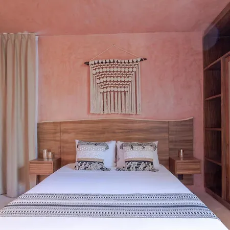 Primrose Jungle Paradise Villa, 3brd, Island Shower, 2 Private Pools, Gourmet Dining & 24hr Security Villa *