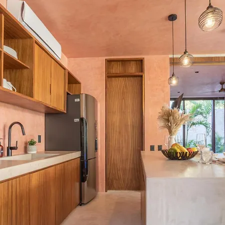 Villa Primrose Jungle Paradise Villa, 3brd, Island Shower, 2 Private Pools, Gourmet Dining & 24hr Security