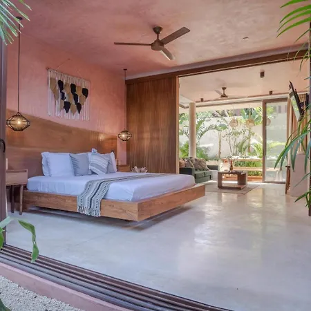 Primrose Jungle Paradise Villa, 3brd, Island Shower, 2 Private Pools, Gourmet Dining & 24hr Security Tulum