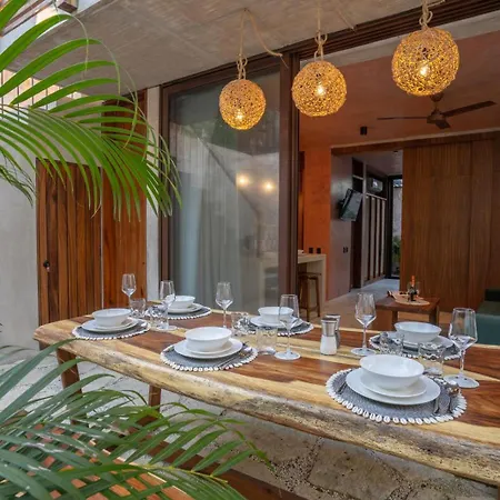 Primrose Jungle Paradise Villa, 3brd, Island Shower, 2 Private Pools, Gourmet Dining & 24hr Security Villa *
