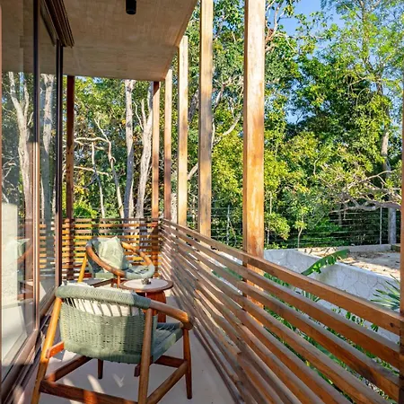 Villa Primrose Jungle Paradise Villa, 3brd, Island Shower, 2 Private Pools, Gourmet Dining & 24hr Security *