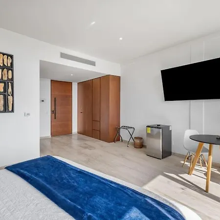 Lux Private Rooftop Pool With World Class Amenities *