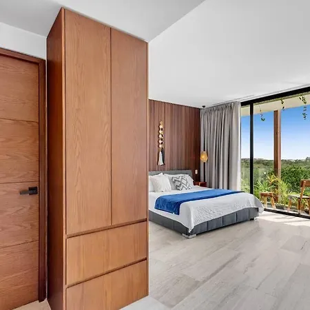 Lux Private Rooftop Pool With World Class Amenities