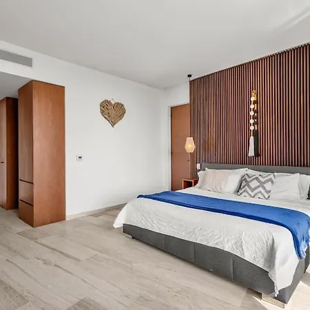 Lux Private Rooftop Pool With World Class Amenities Apartment *