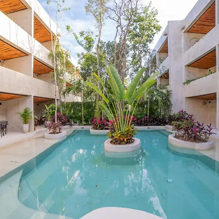Jungle With Swim Up Pool - Free Club Apartment *
