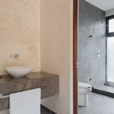 Twelve O'clock - Luxury Villa