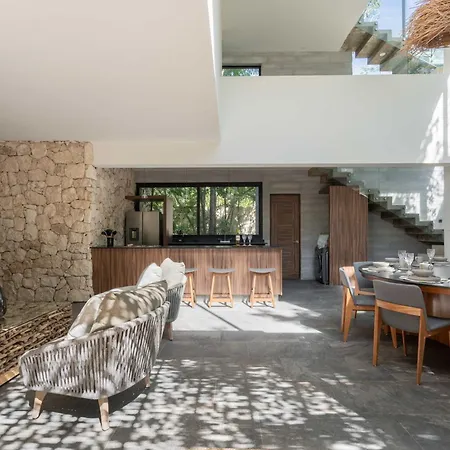 Twelve O'clock - Luxury Villa *