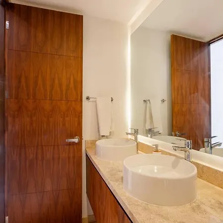 Brand New Pool Side 2br Private Concierge Apartment *