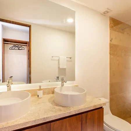 Brand New Pool Side 2br Private Concierge Apartment *
