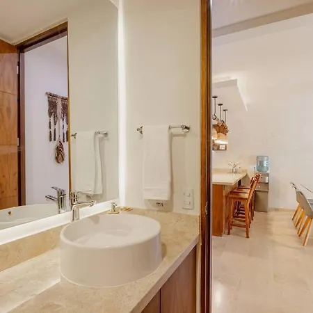 Brand New Pool Side 2br Private Concierge Apartment
