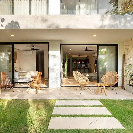Brand New Pool Side 2br Private Concierge Apartment *