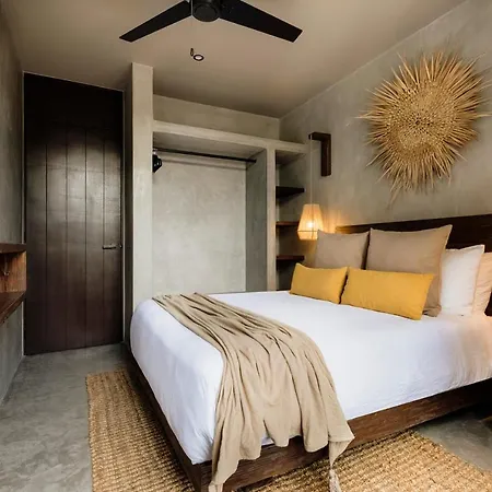 Casa Solara Sleeps 12 Beach Club Holiday home *