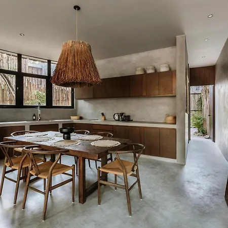 Casa Solara Sleeps 12 Beach Club Holiday home