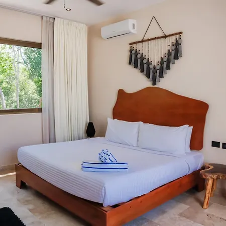 La Joya Villa *