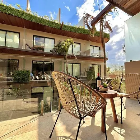 Menesse By Andiani Travel Apartment *