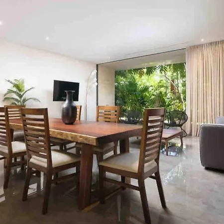 Mistiq Hideaway Apartment *