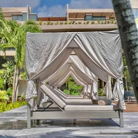 Mistiq Hideaway Apartment *