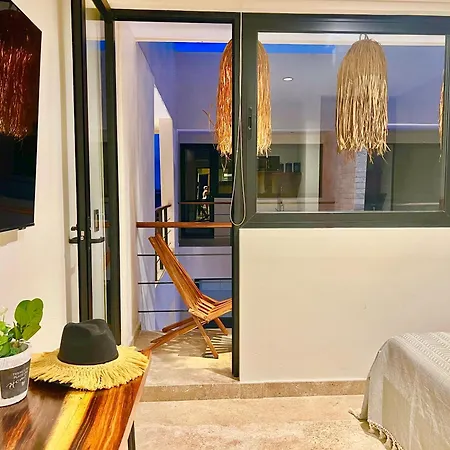 Apartment Rooftop Oasis: Urban Retreat With Infinity Pool & Private Terrace
