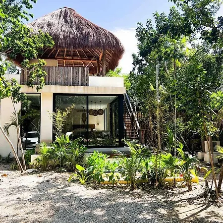 Eco-luxury Living Bungalow Holiday home Tulum