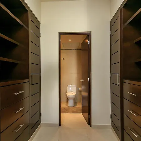 Luzera - With Ample Private Roof & Jacuzzi & Bbq Apartment