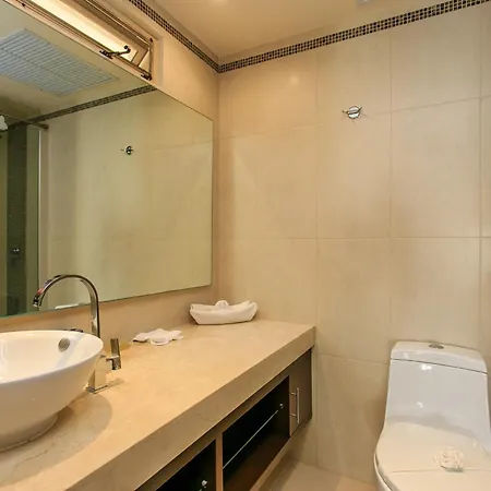 Luzera - With Ample Private Roof & Jacuzzi & Bbq Apartment