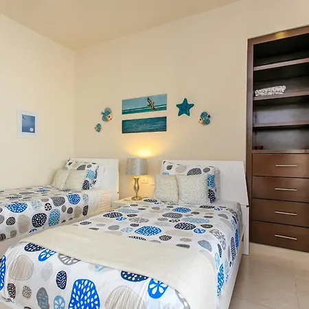Luzera - With Ample Private Roof & Jacuzzi & Bbq *