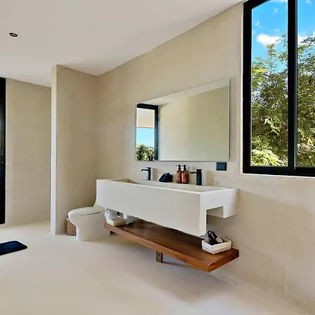 Majestic Jungle With 2 Pools & Rooftop Bbq *