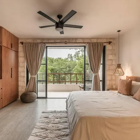 La Selva Jungle Getaway