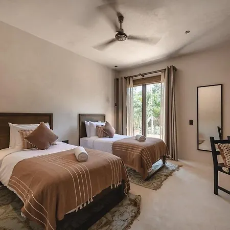Boho Chic 3br Villa, La Veleta, Rooftop & Private Pool Holiday home *