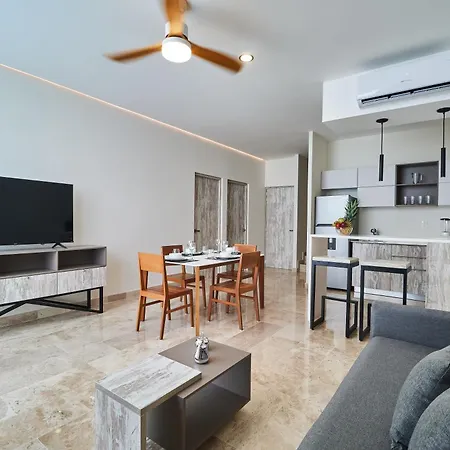Luxury 2 Story Penthouse With Private Pool, Gym & Rooftop *