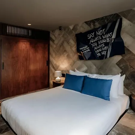 Apartment Barneys Ny Blue With Pool *