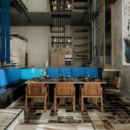 Barneys Ny Blue With Pool Apartment *