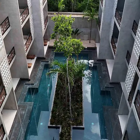 Pool And Rooftop Apartment