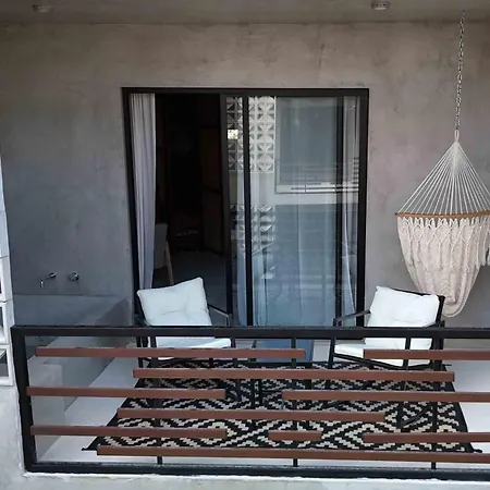 Pool And Rooftop Apartment *