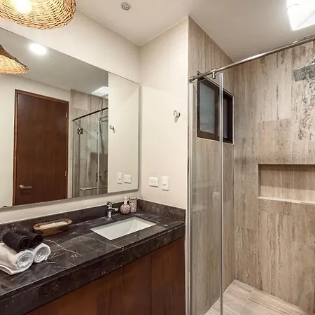 Apartment Private & Infinity Pool, King Bed, Sauna, Gym & *