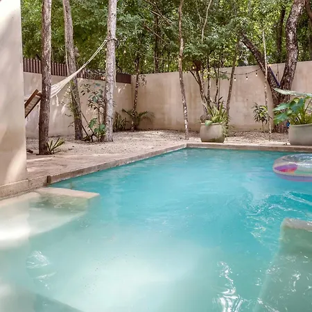 Private & Infinity Pool, King Bed, Sauna, Gym & Apartment *