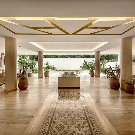 Private & Infinity Pool, King Bed, Sauna, Gym & Apartment