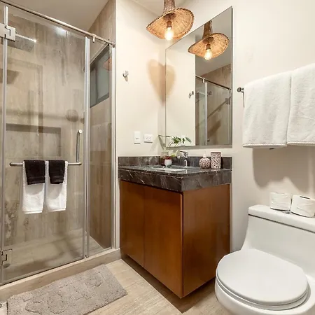 Private & Infinity Pool, King Bed, Sauna, Gym & Apartment