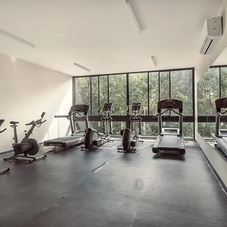 Apartment Private & Infinity Pool, King Bed, Sauna, Gym &