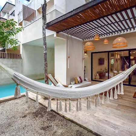 Private & Infinity Pool, King Bed, Sauna, Gym & Apartment *
